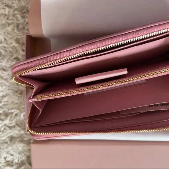 Miu Miu 100% authentic Rose Quilted Wallet